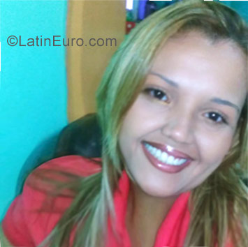 Date this sensual Venezuela girl Celi from Alto Barinas VE1402