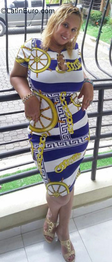 Date this delightful Dominican Republic girl Paola from Santo Domingo DO31794