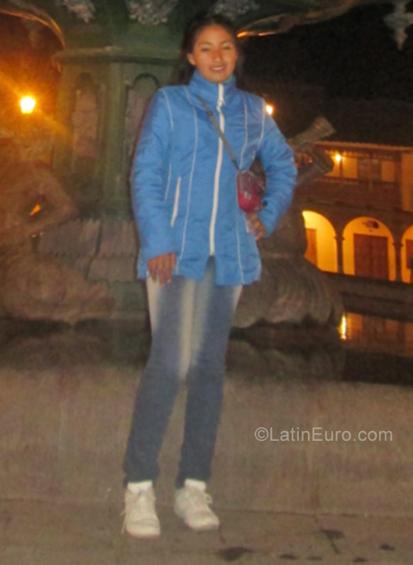 Date this good-looking Peru girl Reyna from Araquipa PE1235