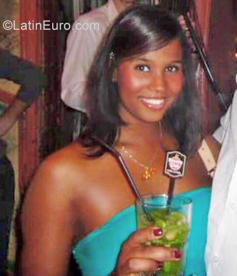 Date this sultry Dominican Republic girl Danyeli from Santo domingo DO31825