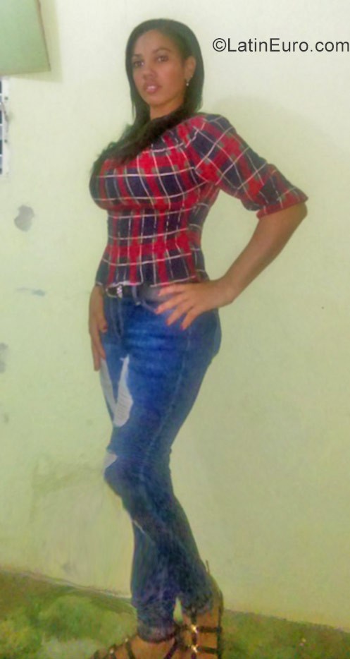 Date this lovely Dominican Republic girl Esme from Higuey DO31835