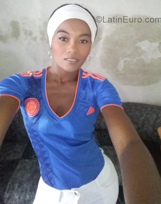 Date this hard body Colombia girl Karen from Medellin CO23531