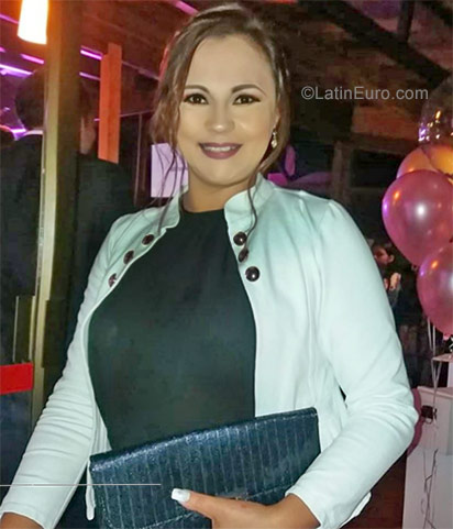 Date this nice looking Colombia girl Cristina from Manizales CO23535