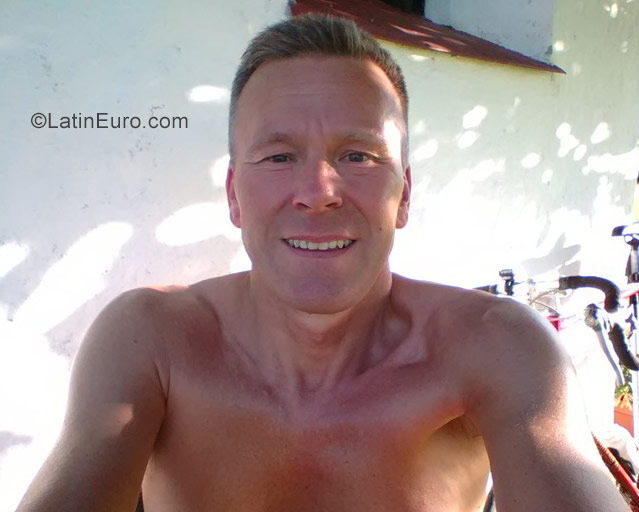 Date this cute Germany man Robert from München DE458