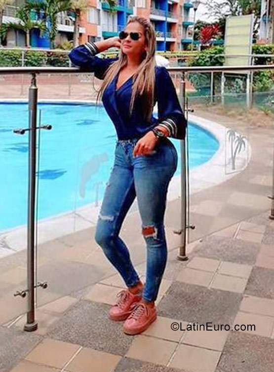 Date this voluptuous Colombia girl Camilita from Bogota CO23591