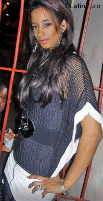 Date this lovely Dominican Republic girl Alina from Santo Domingo DO31922
