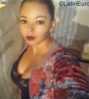 Date this attractive Brazil girl Iris from Recife BR10494