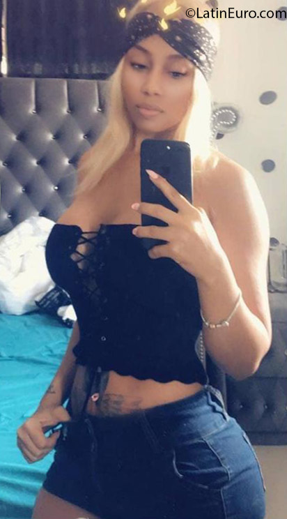 Date this delightful Dominican Republic girl Lesly from Santo Domingo DO31957