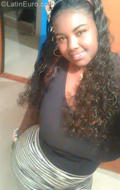 Date this funny Colombia girl Yenny from Cali CO23622