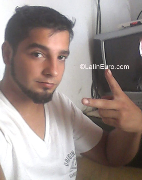 Date this georgeous Argentina man Walter from Santa Rosa AR132
