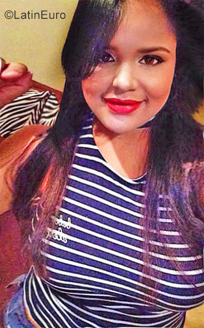 Date this attractive Dominican Republic girl Maria from Moco DO31998