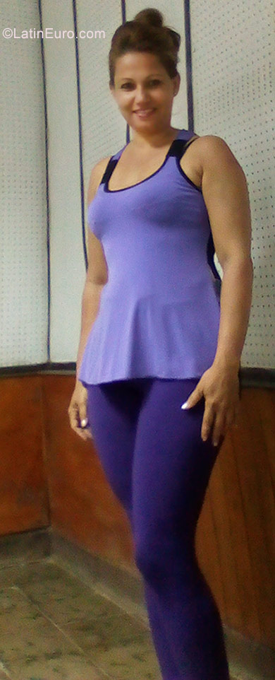 Date this foxy Cuba girl Jane from Bayamo CU274