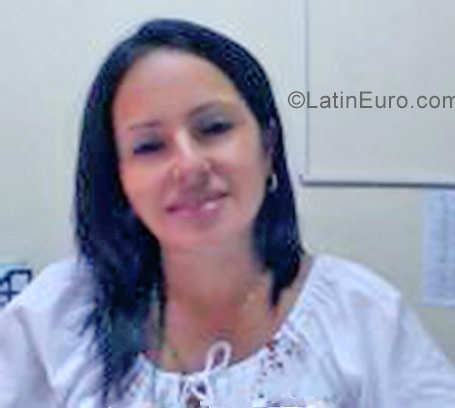 Date this stunning Cuba girl Anita from Havana CU276