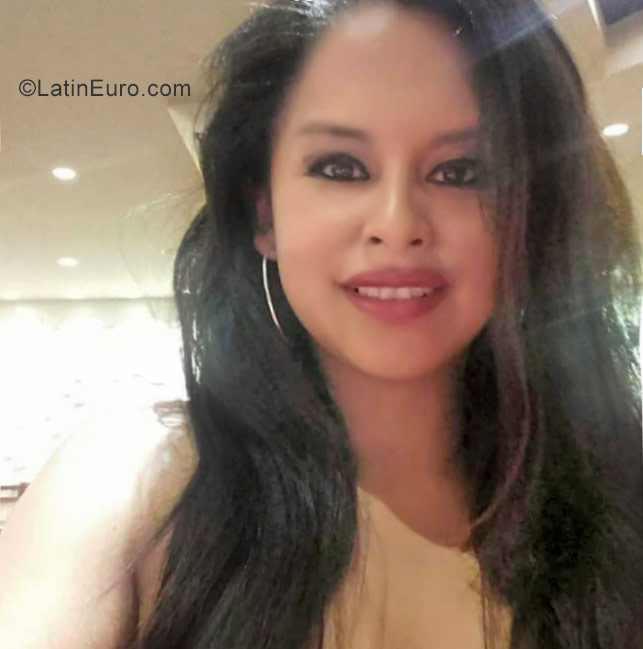 Date this pretty Ecuador girl Tefy from Quito EC254