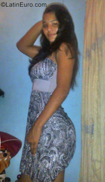 Date this foxy Venezuela girl Yuli from Puerto Cabello VE1525
