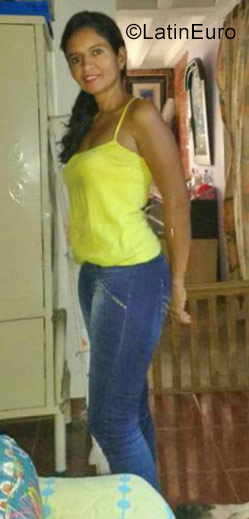 Date this attractive Colombia girl Maria from Cali CO23716