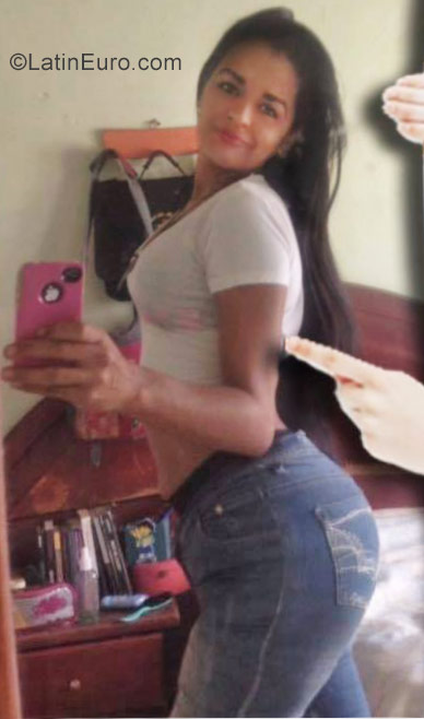Date this hard body Venezuela girl Yoselin from Barquisimeto VE1533