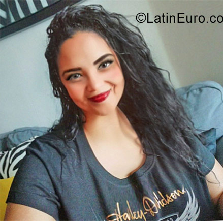 Date this athletic Dominican Republic girl Lolita from Santo Domingo DO32128