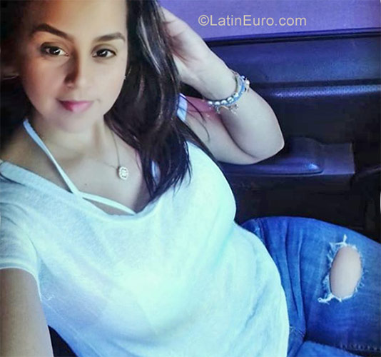 Date this happy Venezuela girl Karla from Maracay VE1540