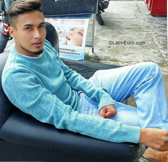 Date this tall Colombia man Juan from Bogota CO23729