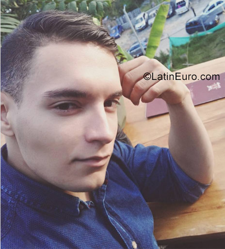 Date this athletic Colombia man Sebastian from Cartago CO23731