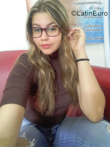 Date this foxy Colombia girl Milena from Barranquilla CO23739