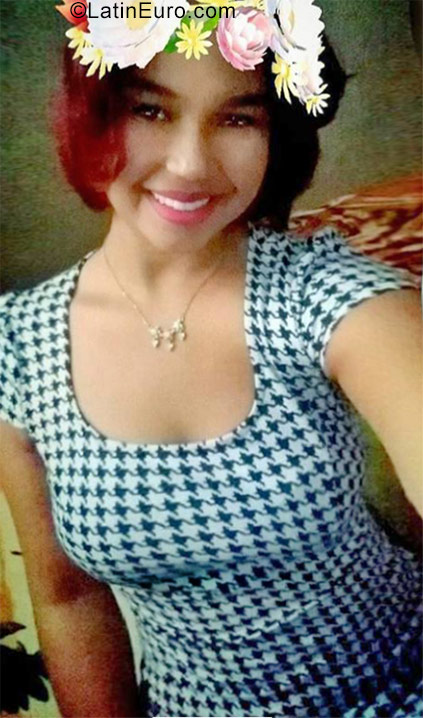 Date this nice looking Dominican Republic girl Andreina from Santo Domingo DO32161