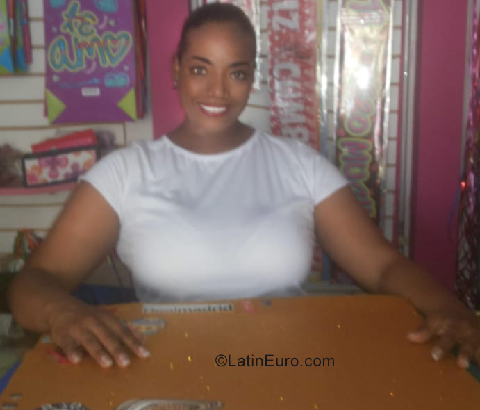 Date this gorgeous Colombia girl Chocolate from Cali CO23756