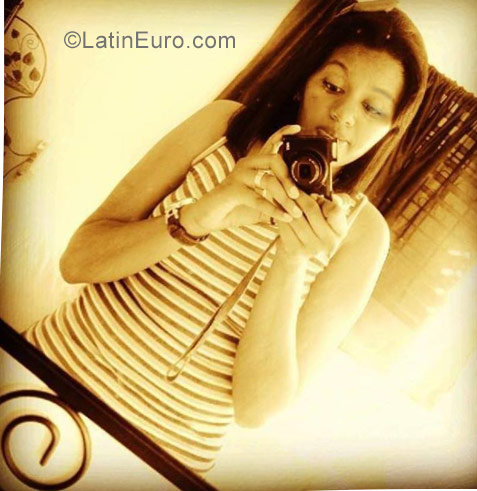 Date this passionate Dominican Republic girl Erika from Santo Domingo DO32182