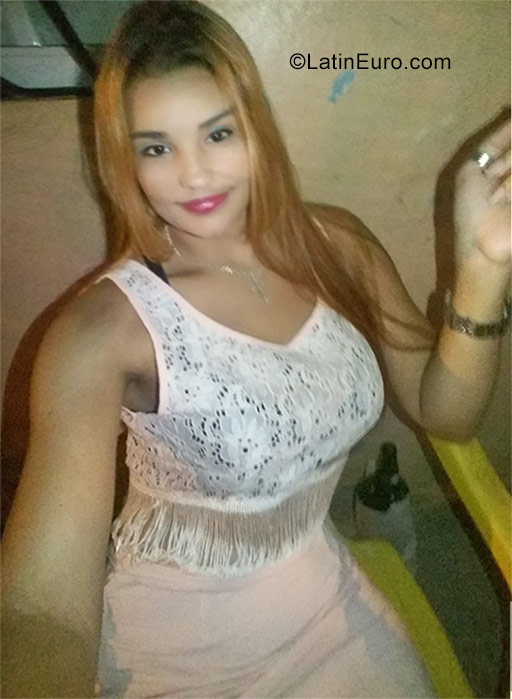 Date this attractive Dominican Republic girl Yoselin from Santo Domingo DO32255