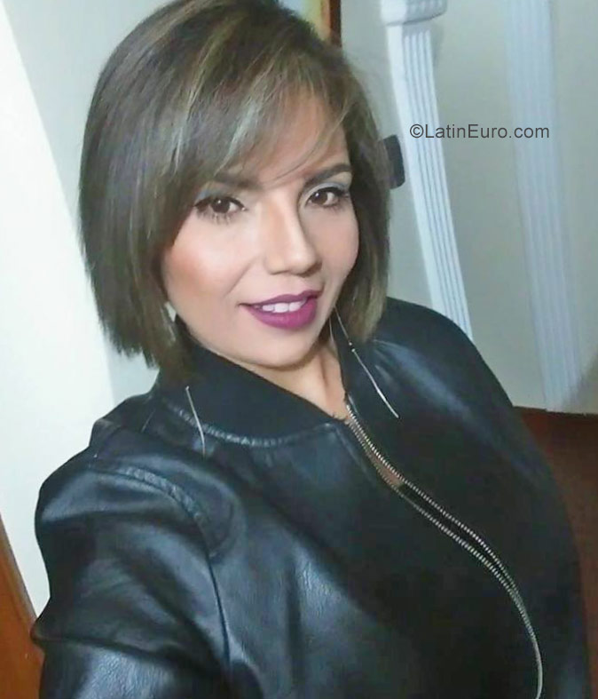 Date this georgeous Colombia girl Carolina from Tunja CO23801