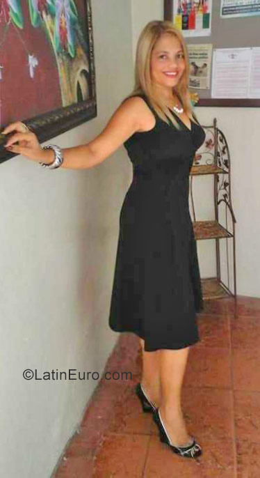 Date this passionate Dominican Republic girl Alba from Santo Domingo DO32256