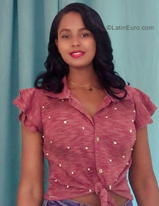 Date this beautiful Dominican Republic girl Loren from Santo Domingo DO36698