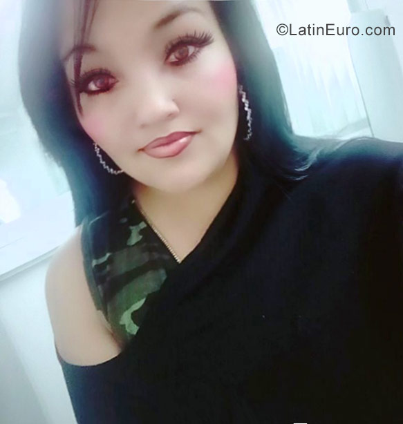Date this delightful Colombia girl Alexa from Bogota CO23807