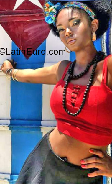 Date this sultry Cuba girl Yersi from Havana CU291
