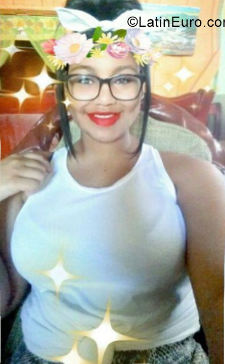 Date this cute Dominican Republic girl Marielyis from Santo Domingo DO32290
