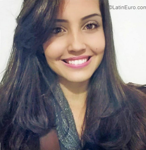 Date this charming Brazil girl Julia from Belo Horizonte BR10535