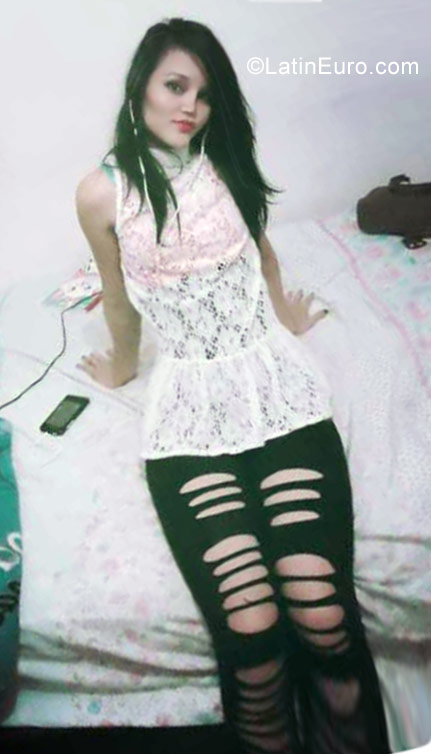 Date this pretty Colombia girl Luna from Cartago CO23817