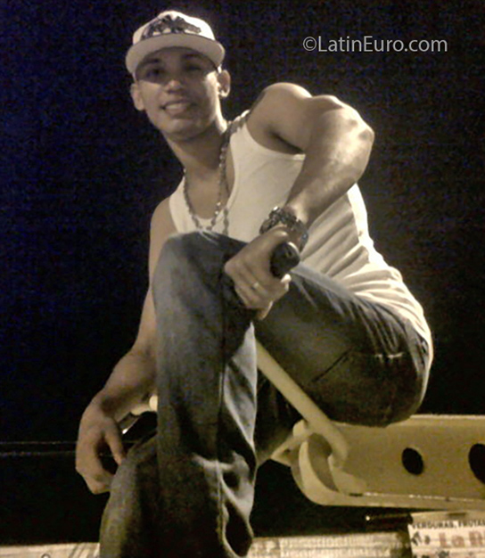 Date this cute Venezuela man Brayan from Valencia VE1595