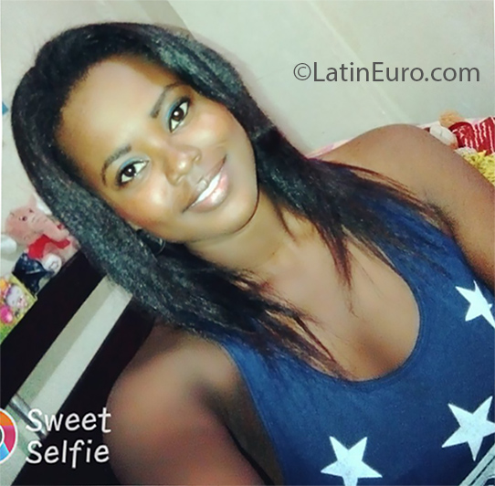 Date this nice looking Colombia girl Yineth from Cali CO23834