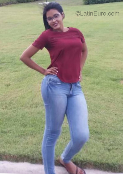 Date this georgeous Dominican Republic girl Maria from Santiago DO32317