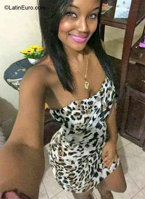 Date this gorgeous Dominican Republic girl Franchesca from Santo Domingo DO32324