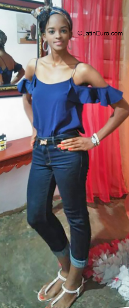 Date this charming Dominican Republic girl Maria from Santo Domingo DO32326