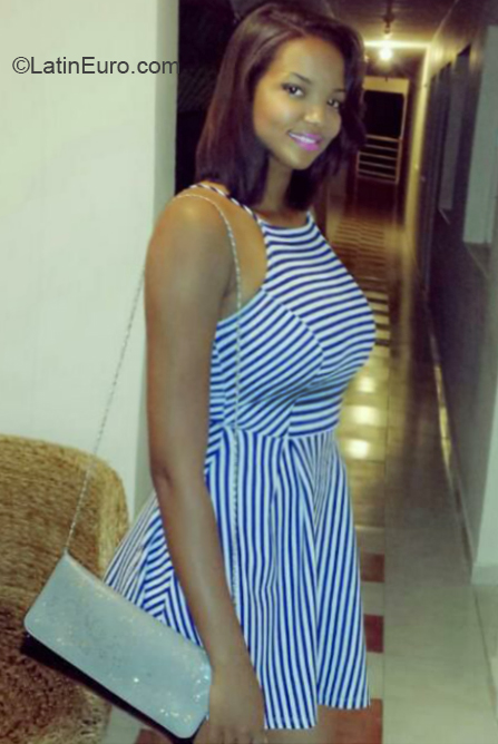 Date this gorgeous Dominican Republic girl YULEISY from Santo Domingo DO32376