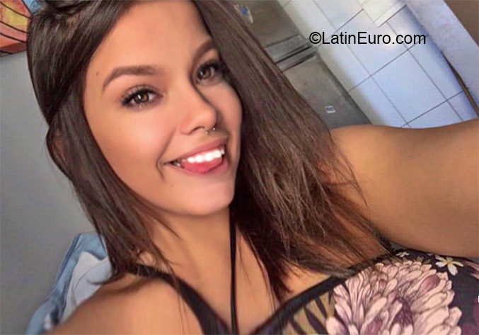 Date this happy Brazil girl Amanda from Rio de Janeiro BR10559