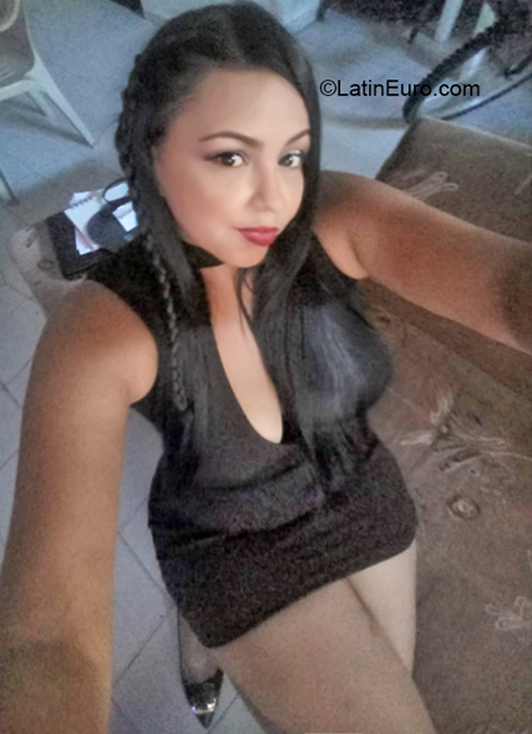 Date this exotic Colombia girl Jennifer from Cali CO23890