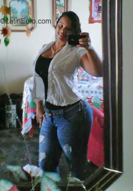 Date this charming Venezuela girl Laureil from Cumana VE1632
