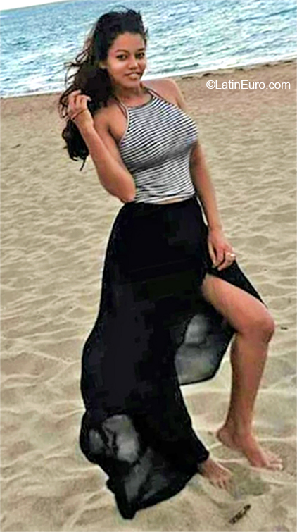 Date this charming Dominican Republic girl Yaquelin from La Vega DO32509