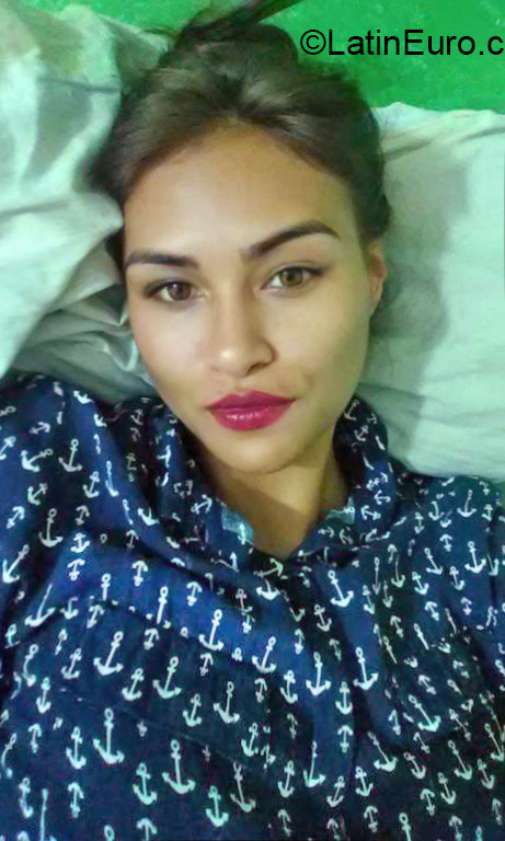 Date this foxy Venezuela girl Rafielis from Valencia VE3649