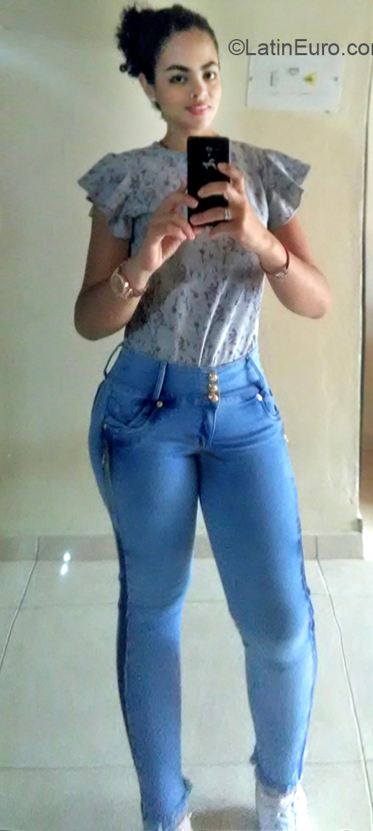 Date this delightful Colombia girl Yesica from Medellin CO23927